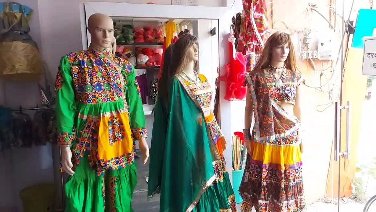 नवरात्रि में गरबे की अनुमति नहीं मिलने से कई व्यापारी हो रहे परेशान, आजीविका पर छाया संकट