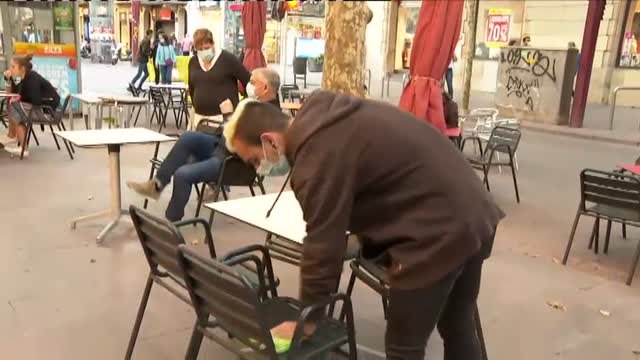 Catalunya estudia cerrar bares y restaurantes hasta final de mes