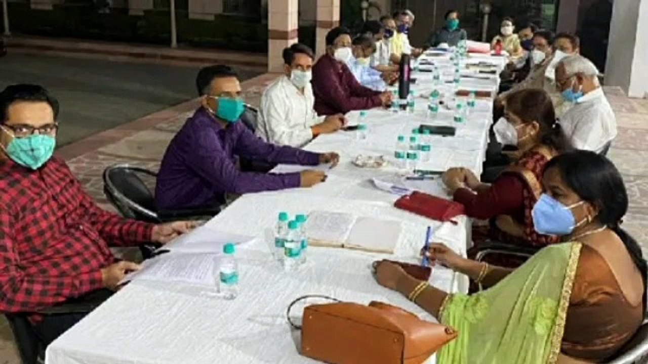 स्कूल खोले जाने के संबंध में प्रधानाध्यापकों ने की बैठक