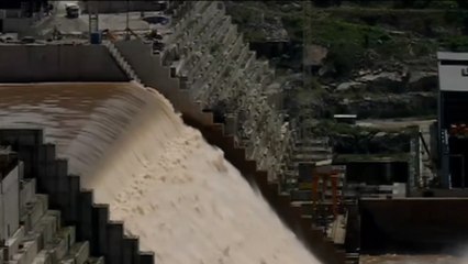 الرئيس الإريتري أسياس أفورقي.. أول رئيس أجنبي يزور سد النهضة رفقة آبي أحمد