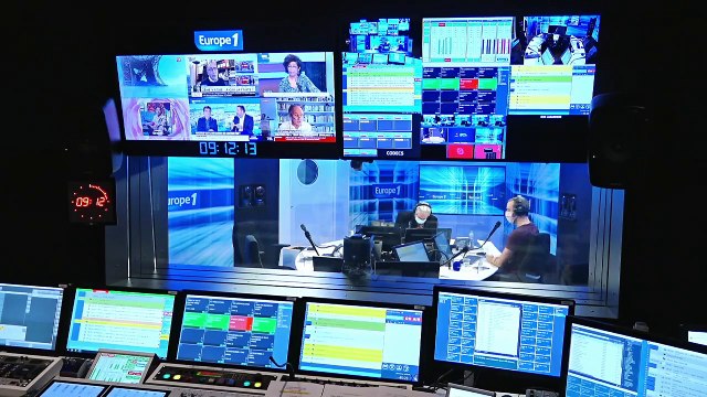 Les préparatifs de l’interview d’Emmanuel Macron, Elise Lucet se fait taper sur les doigts, l’access de TF1 bouleversé et un invité inattendu