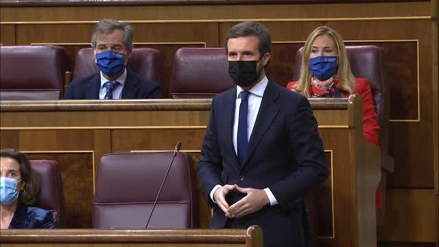 Sánchez mantiene su absoluta confianza en Iglesias y acusa al PP de ser un partido antisistema