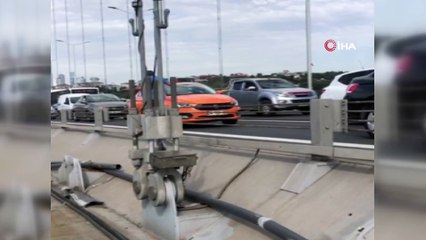 Taksiyi durdurup köprüden atlayarak, intihar etti