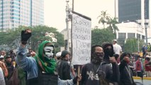 معارضة قانون التوظيف.. المظاهرات ما زالت مستمرة في العاصمة الإندونيسية