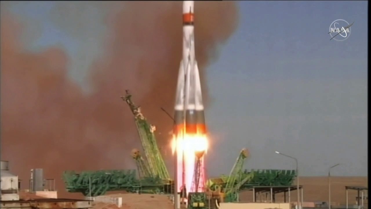 Sojus-rakete mit drei raumfahrern zur iss gestartet