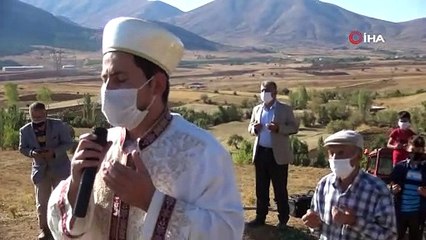 Köylüler yağmur duasına çıktı