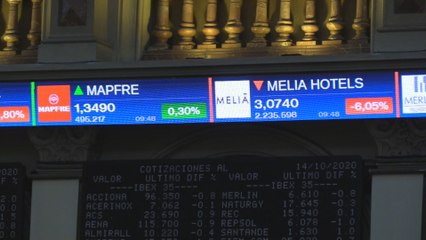 El Ibex 35 cambia el tono dubitativo de la apertura y sube más del 0,40 %