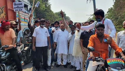 मैनपुरी: किसान विरोधी कानून को बापस लेने के लिए प्रसपा कार्यकर्ताओ ने निकाली बाइक रैली