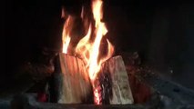 暖炉の火 by ムービングマネー