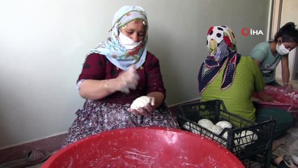 - Köylü kadınlar, yaptıkları kurutları satarak geçimlerini sağlıyor