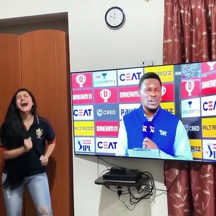 DREAM11 IPL 2020: युजवेंद्र चहल बने मैन ऑफ द मैच, तो खुशी से उछल पड़ीं मंगेतर धनश्री
