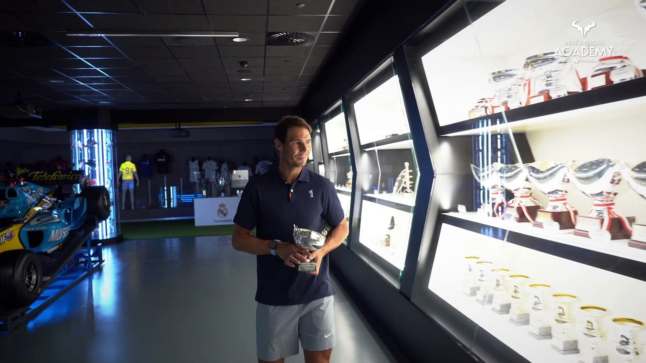 Roland-Garros 2020 - Rafael Nadal con el Trofeo de Roland Garros 2020 : "Dejo el Trofeo al Museo de la Academia"