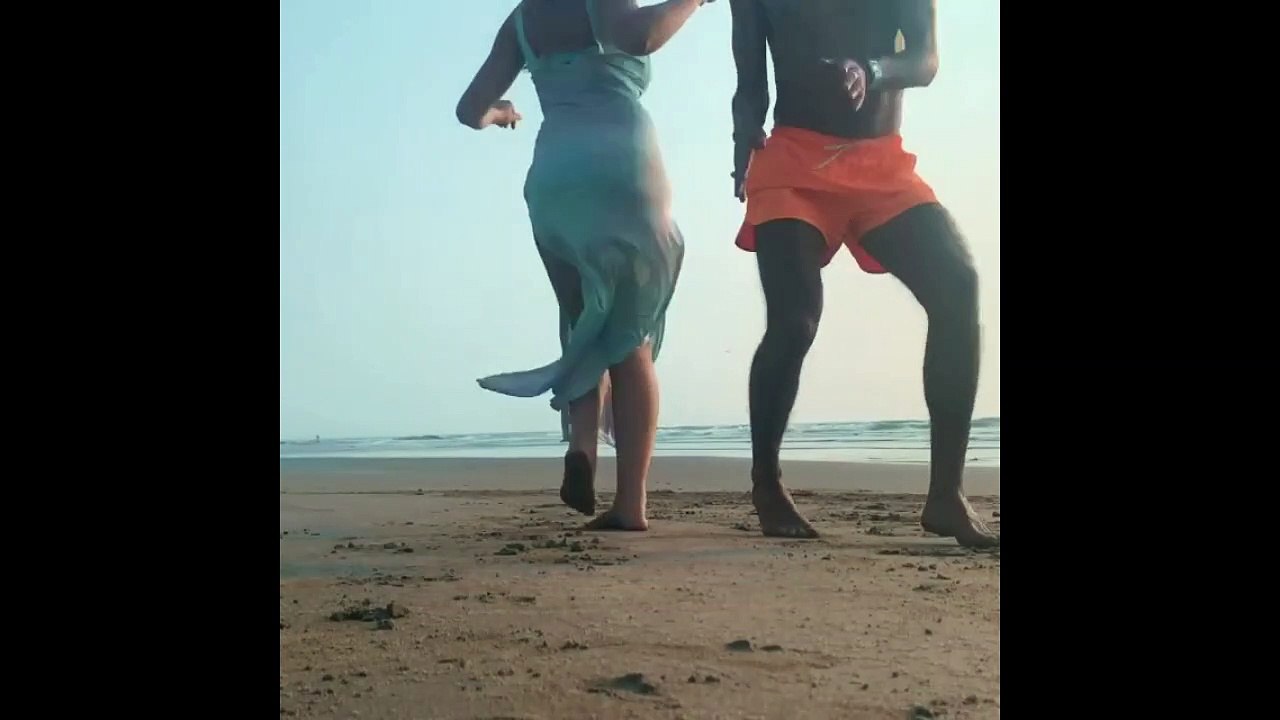 Nora Fatehi dance moves on the beach Video Viral