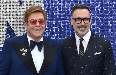 Elton John passou ‘todos dias’ com família em meio à pandemia de coronavírus