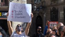 Trabajadores de bares y restaurantes protestan ante la Generalitat