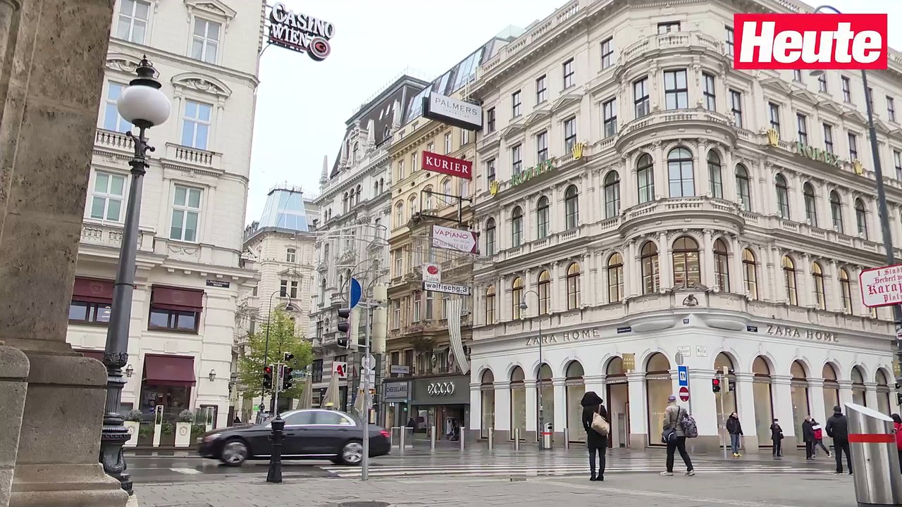 In Wiener City hängt schon die Weihnachtsbeleuchtung