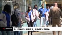 شاهد: الطلبة في الأرجنتين يعودون إلى الدراسة في الباحات مع تخفيف قيود الحجر الصحي