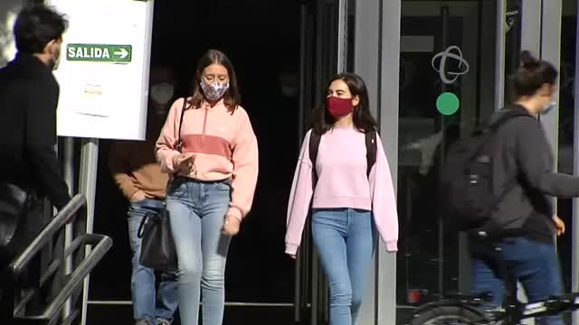 Protestas de universitarios ante las medidas aprobadas por la Junta de Andalucía en Granada