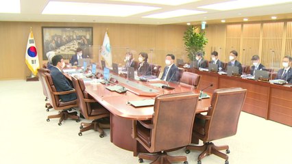 기준금리 연 0.5% 동결..."엄격한 재정준칙 필요" / YTN