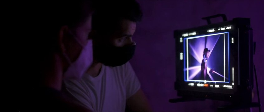 NO MATARÁS Película - Macaco y Babi ponen voz a la canción original Me Matarás