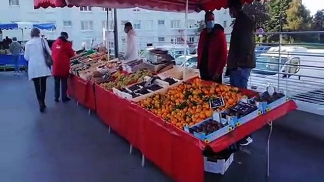 Lancement du marché hebdomadaire dans le quartier de Kercado à Vannes le 22 octobre 2020