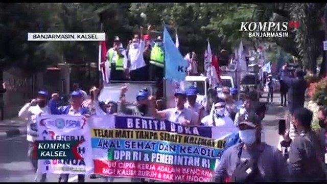 Aliansi Buruh di Kalsel Unjuk Rasa Tuntut UU Omnibus Law Ciptaker Segera Dibatalkan