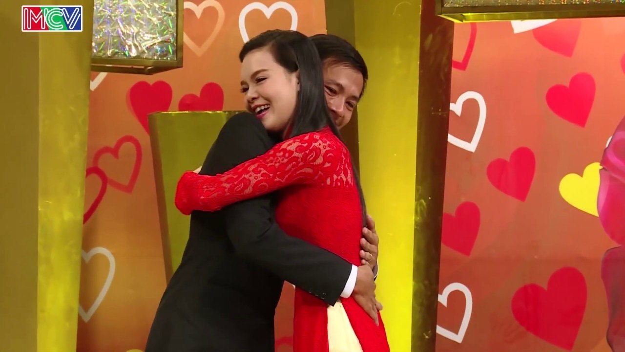 Vợ trẻ BẬT KHÓC sướt mướt ngay trên SÂN KHẤU vì câu chuyện sống chung với NHÀ CHỒNG | VCS