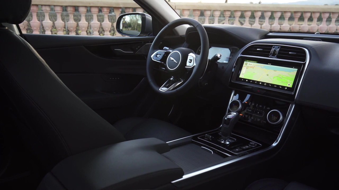 Die kompakte Sportlimousine Jaguar XE - Neuste Konnektivitätstechnologien