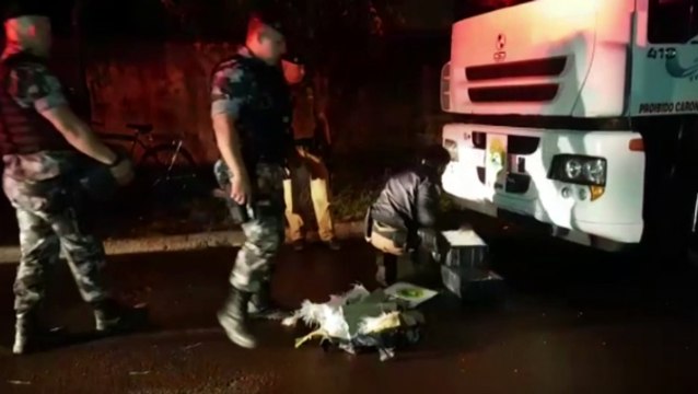 Polícia Militar prende motorista de caminhão com 114 quilos de maconha em meio a carga de soja