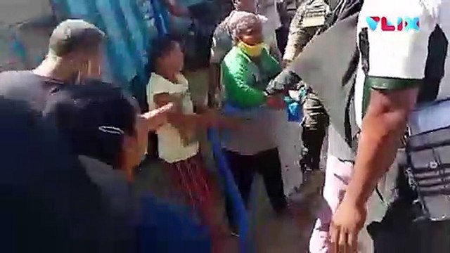 Ricuh dengan Warga, 2 Perempuan Dibanting Satpol PP
