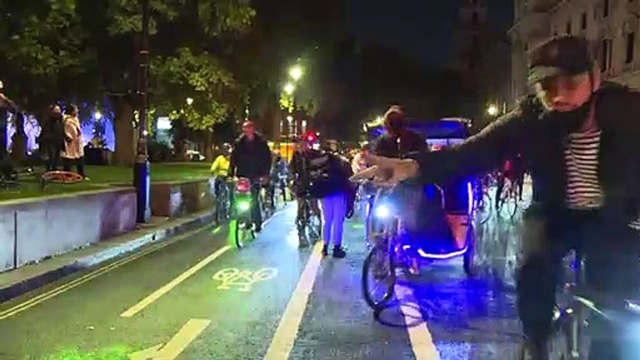 Music and a lightshow: London musicians rally for support