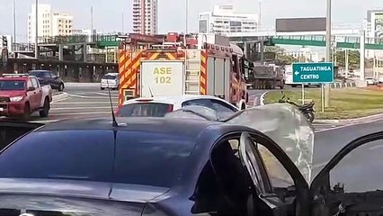 Bombeiros controlam incêndio em carro na EPTG