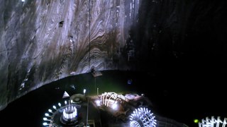 Red Bull Cliff Diving, tuffo spettacolare di Rhiannan Iffland e Constantin Popovici in una salina sotterranea