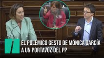 El polémico gesto de Mónica García a un portavoz del PP