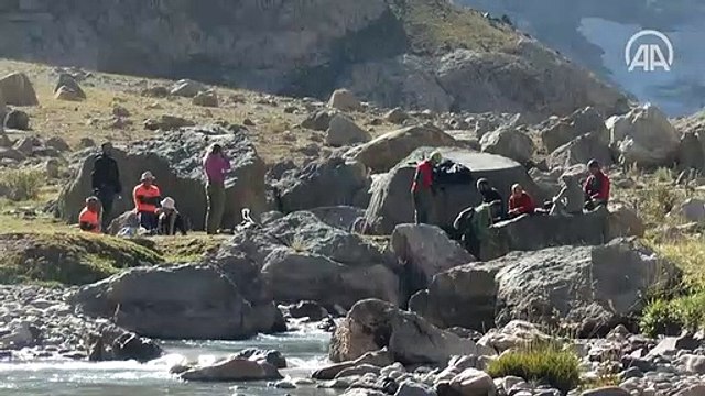 Türkiye'nin en büyük buzulu yerli yabancı doğaseverleri ağırlıyor