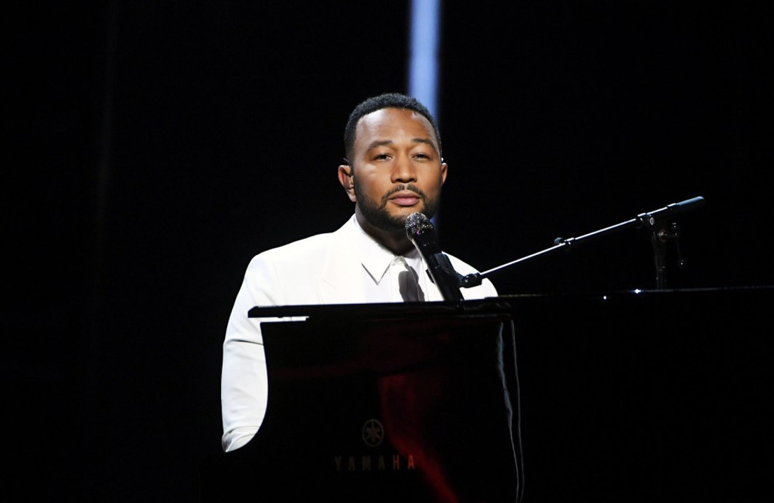 John legend widmet die aufführung der billboard music awards chrissy teigen