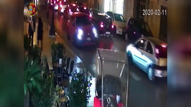 Barletta: rapinatore tenta di sfondare vetrina ma si fa male e va al Pronto Soccorso