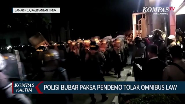 Polisi Bubar Paksa Pendemo Tolak Omnibus Law