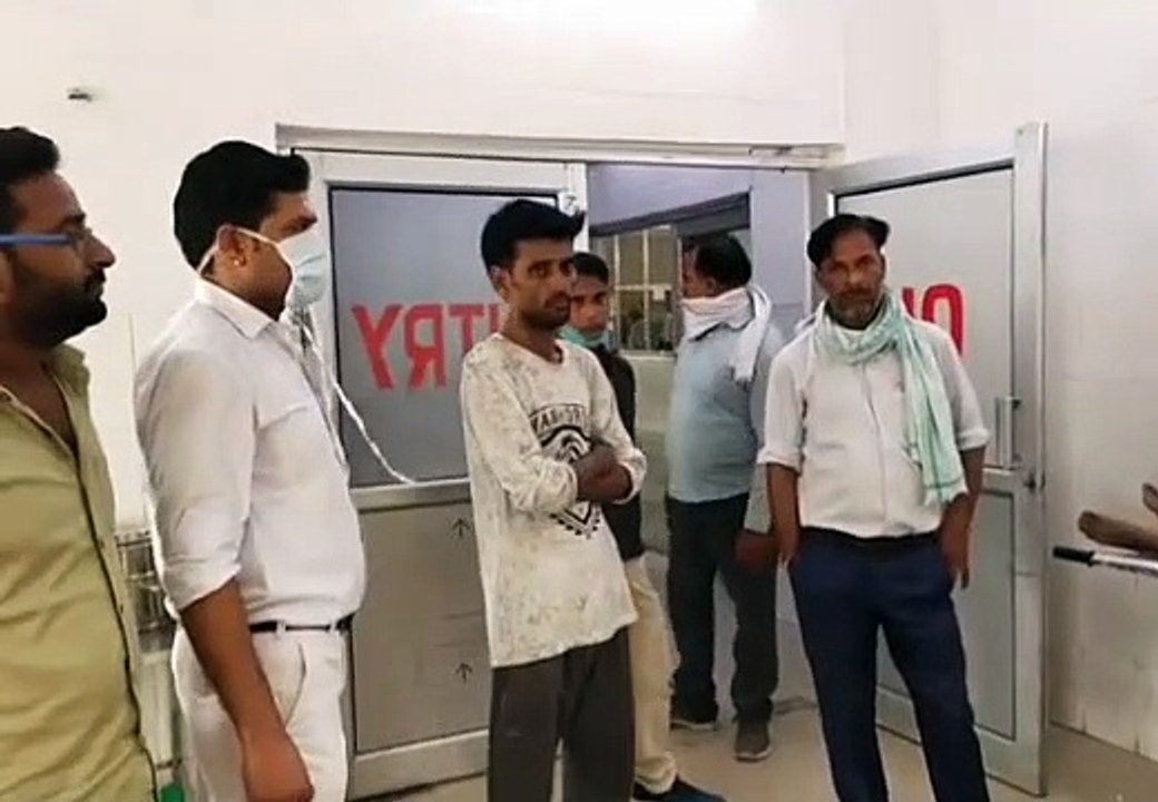 डीसीएम की टक्कर से बाइक सवार 4 लोग हुए घायल