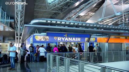Nagy bajban a Ryanair, tovább csökkenti járatai számát