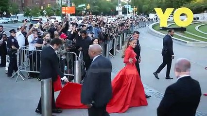 JLo vs hermanas Hadid