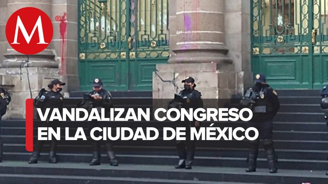 Rompen vidrios y hacen pintas en Congreso de CdMx