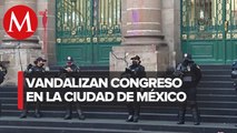 Rompen vidrios y hacen pintas en Congreso de CdMx