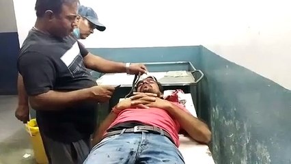 सड़क हादसे में 2 लोग गंभीर घायल