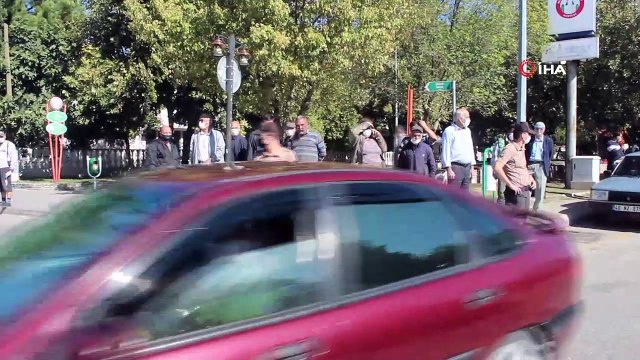 Yaralanan motosiklet sürücüsü, kıpırdamadan ambulansı bekledi