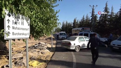 Eylem yapan mahalleli yolu kapattı