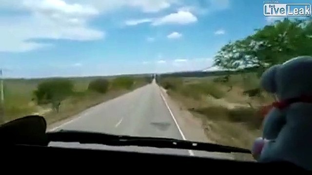 Il va regretter d'avoir croisé la route de ce camion