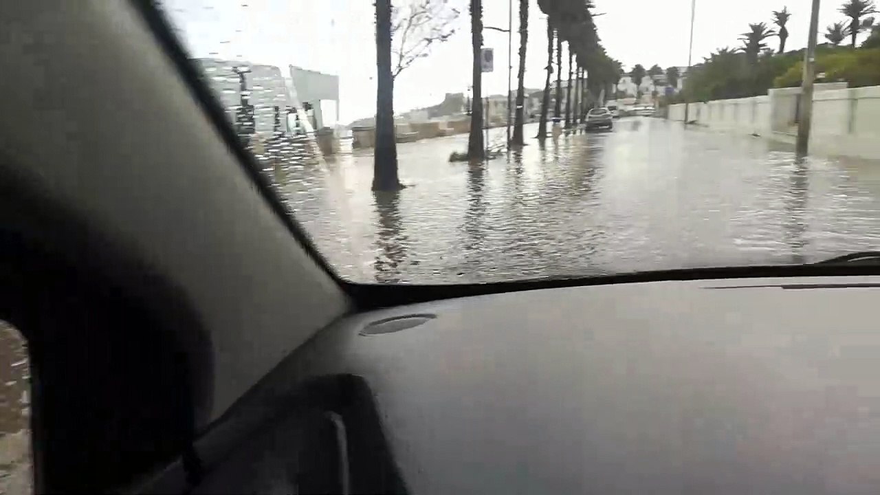 Maltempo in Salento, allagamenti sul lungomare di Leuca