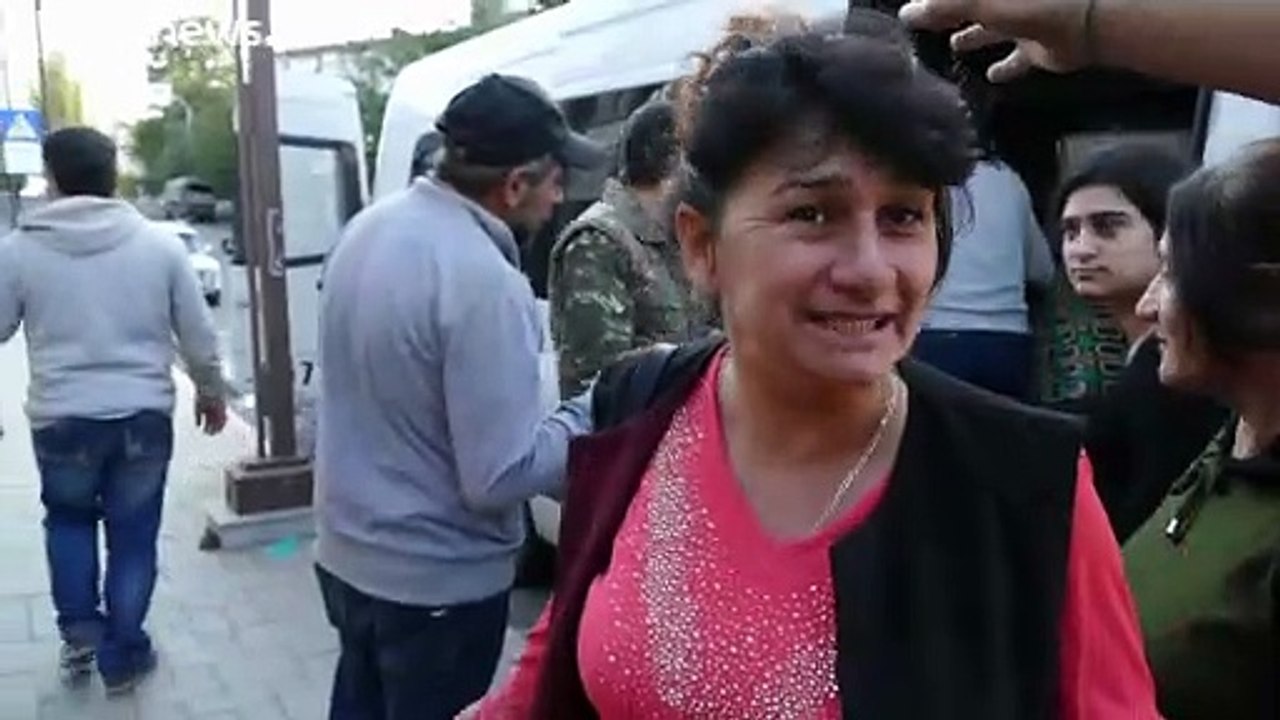 Мирные жители бегут из Нагорного Карабаха