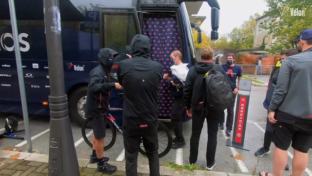 INEOS Grenadiers celebrate Jhonatan Narvaez's Giro victory